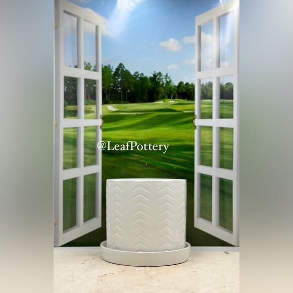 Arrow White Ceramic Planter Pot with Saucer Attached - Picture 3 of 9